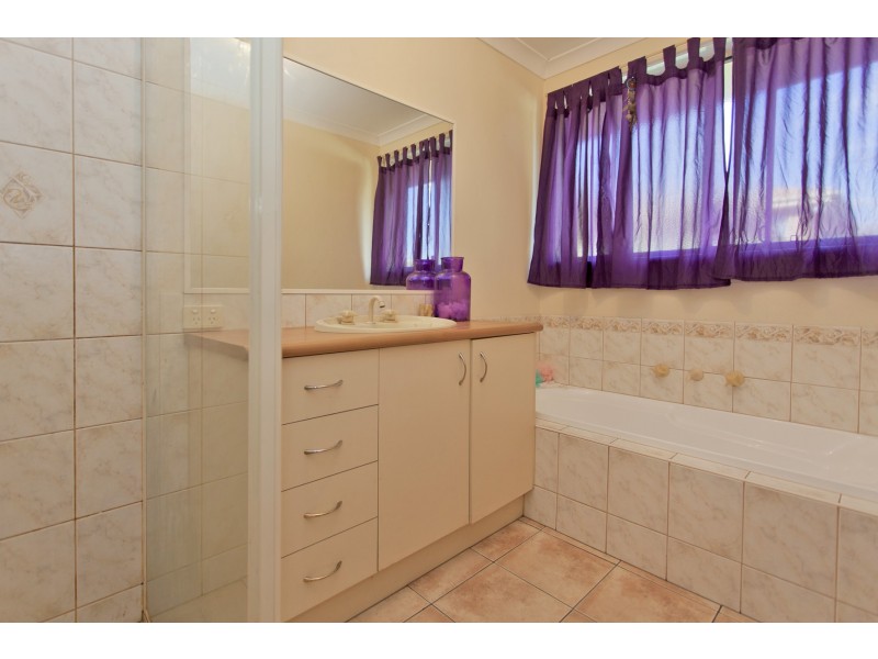 63 Darrambal Drive, Lavington NSW 2641