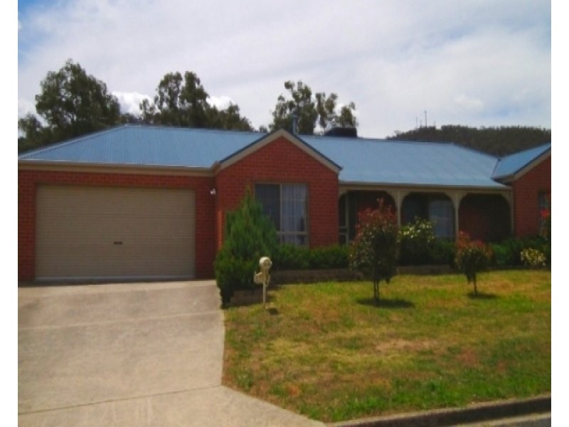 37 Alawarra Road, Lavington NSW 2641