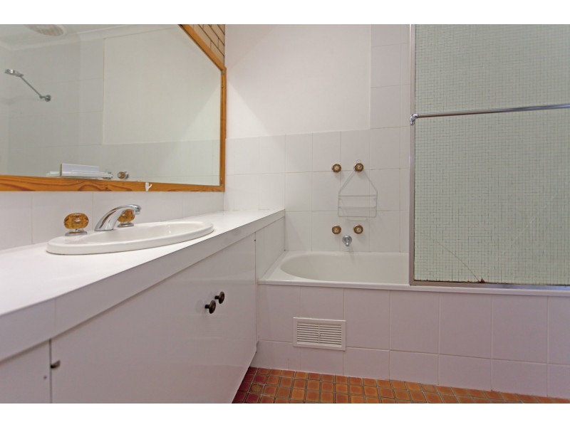 4/486 Breen Street, Lavington NSW 2641