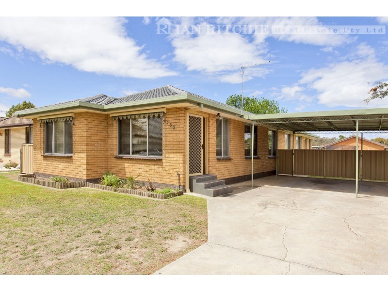 1/352 Parkland Crescent, Lavington NSW 2641