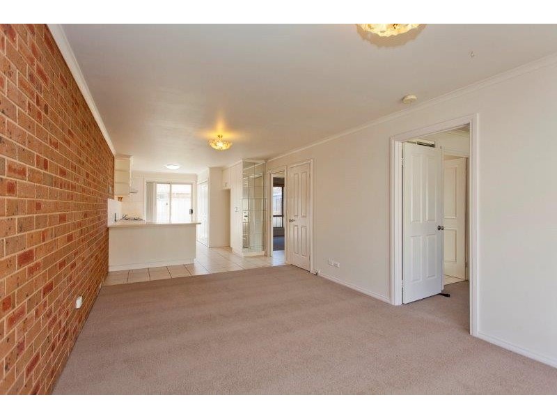 3/472 Breen Street, Lavington NSW 2641