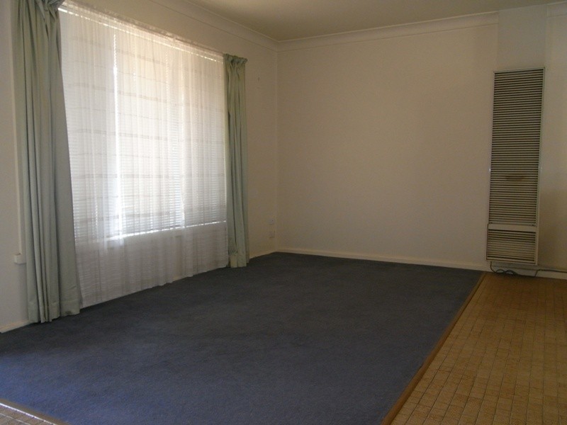 2/431 Douglas Road, Lavington NSW 2641