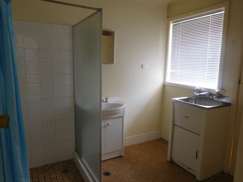 2/431 Douglas Road, Lavington NSW 2641