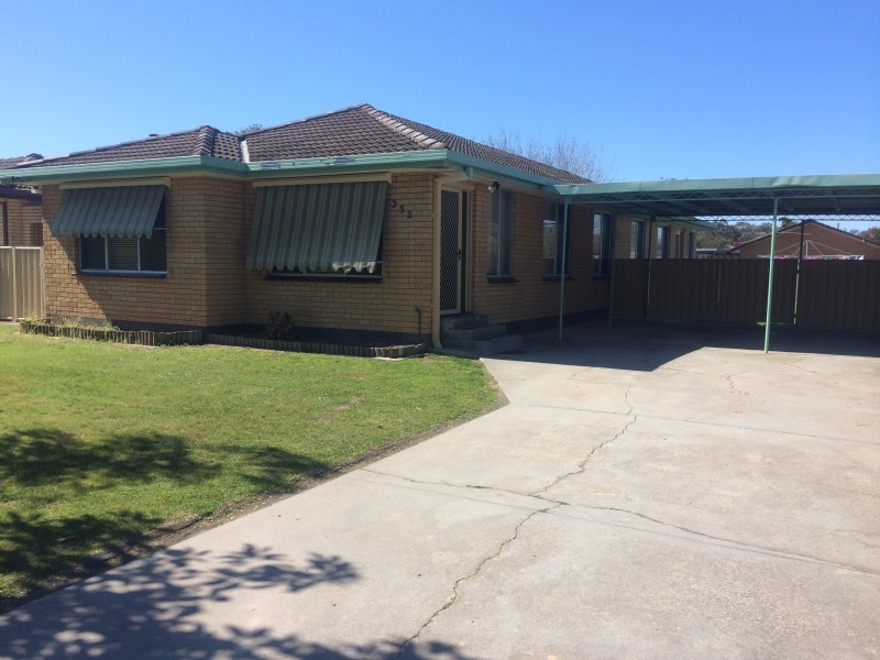 2/352 Parkland Crescent, Lavington NSW 2641