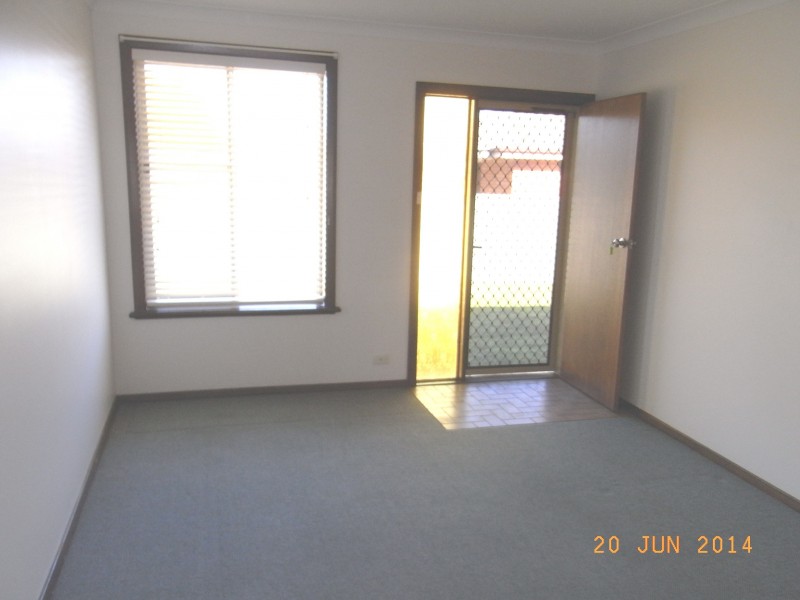 2/352 Parkland Crescent, Lavington NSW 2641