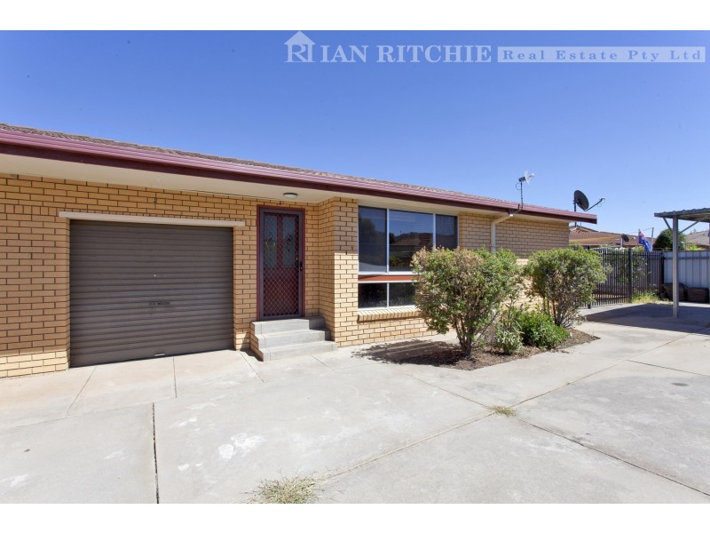 2/449 Griffith Road, Lavington NSW 2641