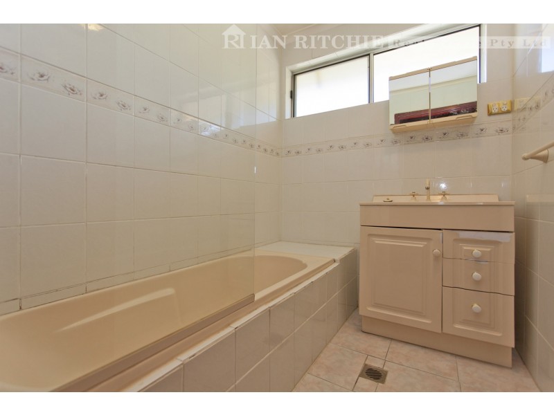 2/449 Griffith Road, Lavington NSW 2641