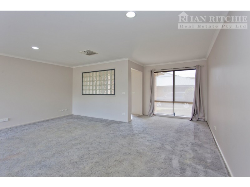 2/951 Padman Drive, West Albury NSW 2640