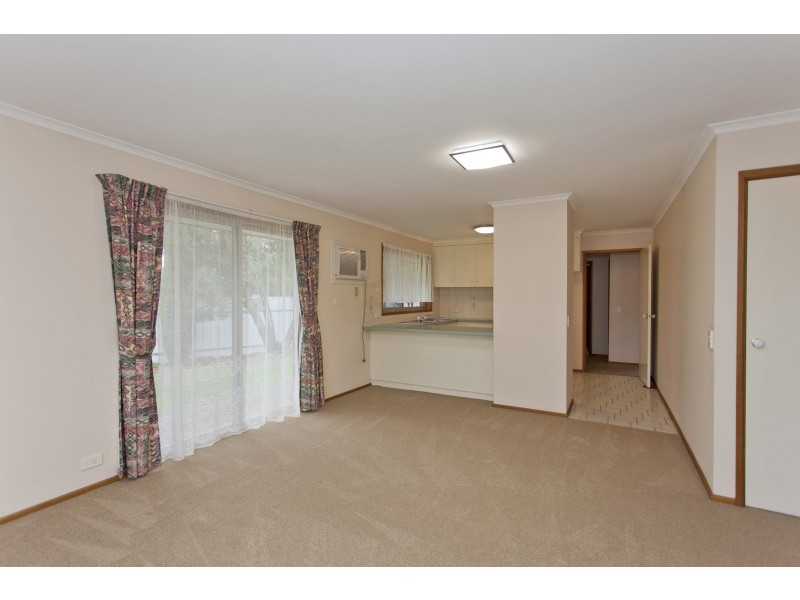 2/17 Neptune Drive, Lavington NSW 2641