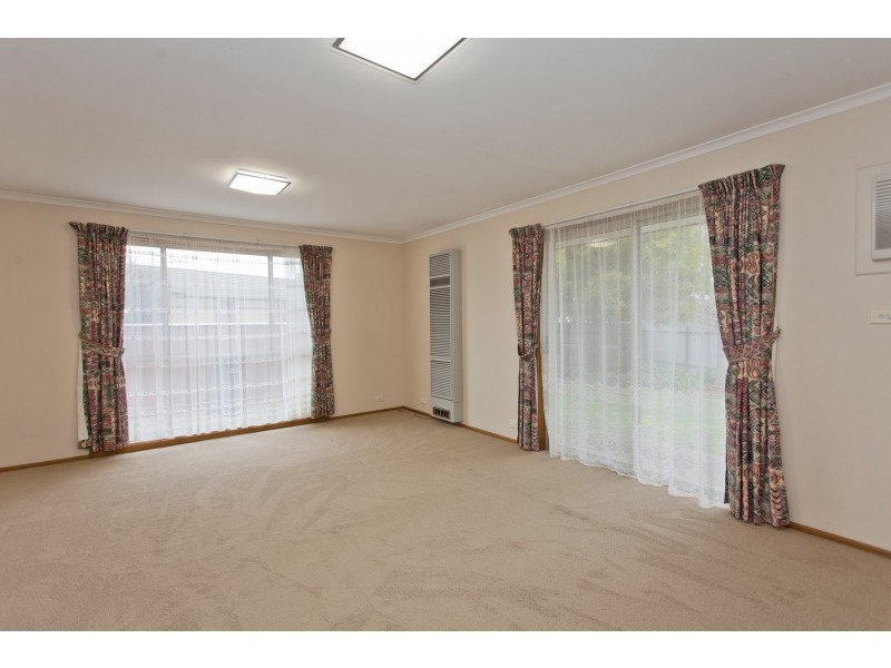 2/17 Neptune Drive, Lavington NSW 2641