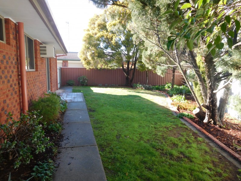 2/17 Neptune Drive, Lavington NSW 2641