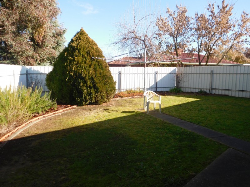 2/17 Neptune Drive, Lavington NSW 2641