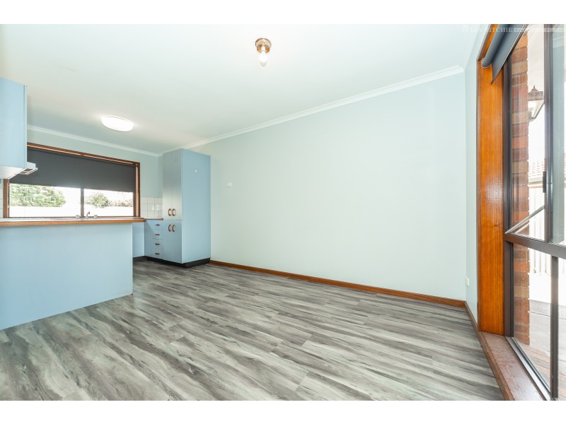 2/34 Julie Place, Lavington NSW 2641