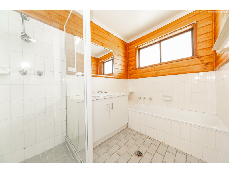 2/34 Julie Place, Lavington NSW 2641