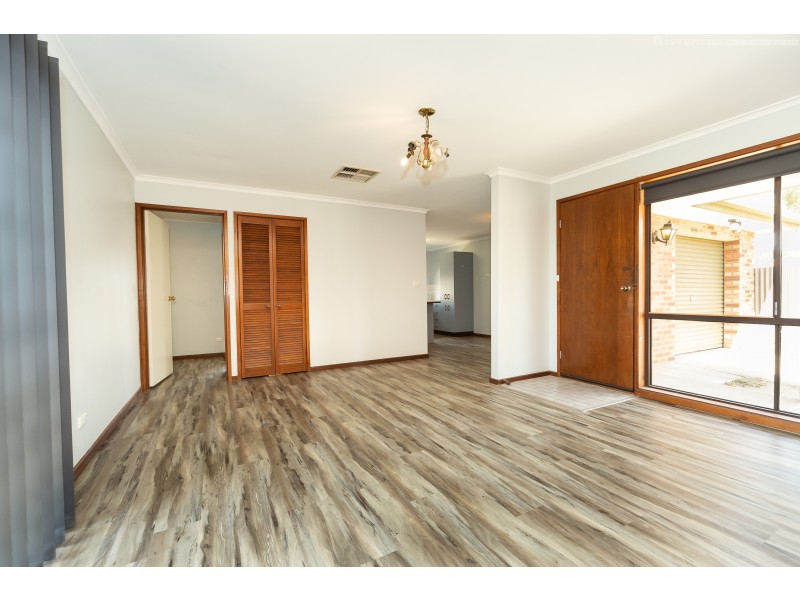 2/34 Julie Place, Lavington NSW 2641