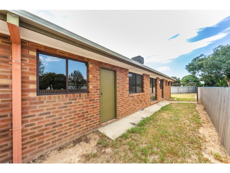 2/34 Julie Place, Lavington NSW 2641