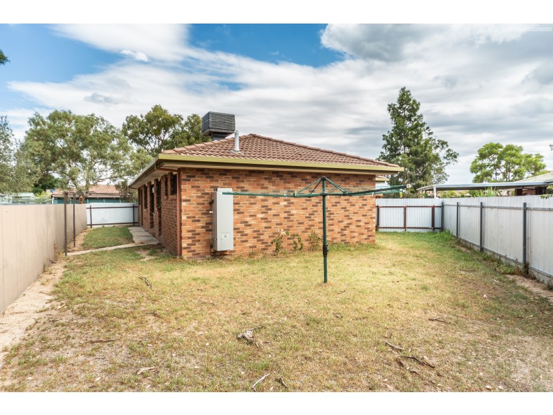2/34 Julie Place, Lavington NSW 2641