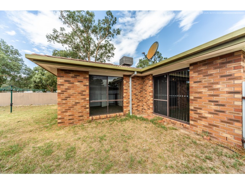 2/34 Julie Place, Lavington NSW 2641