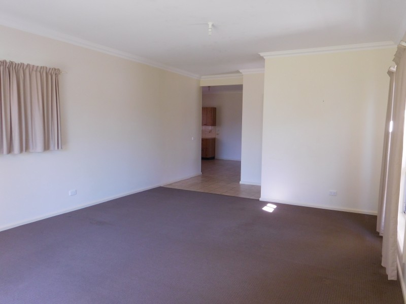 426 English Avenue, Lavington NSW 2641