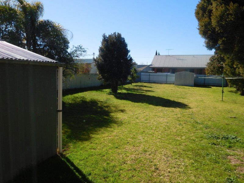 426 English Avenue, Lavington NSW 2641