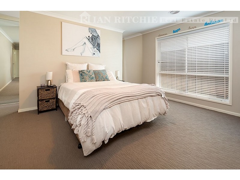 11 Redbox Drive, Thurgoona NSW 2640