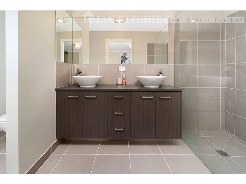 11 Redbox Drive, Thurgoona NSW 2640