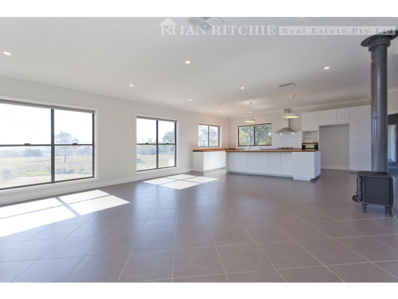 19 Springvale Lane, Kergunyah VIC 3691