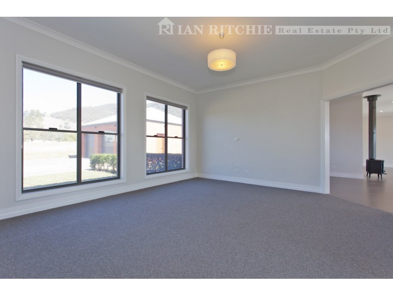 19 Springvale Lane, Kergunyah VIC 3691