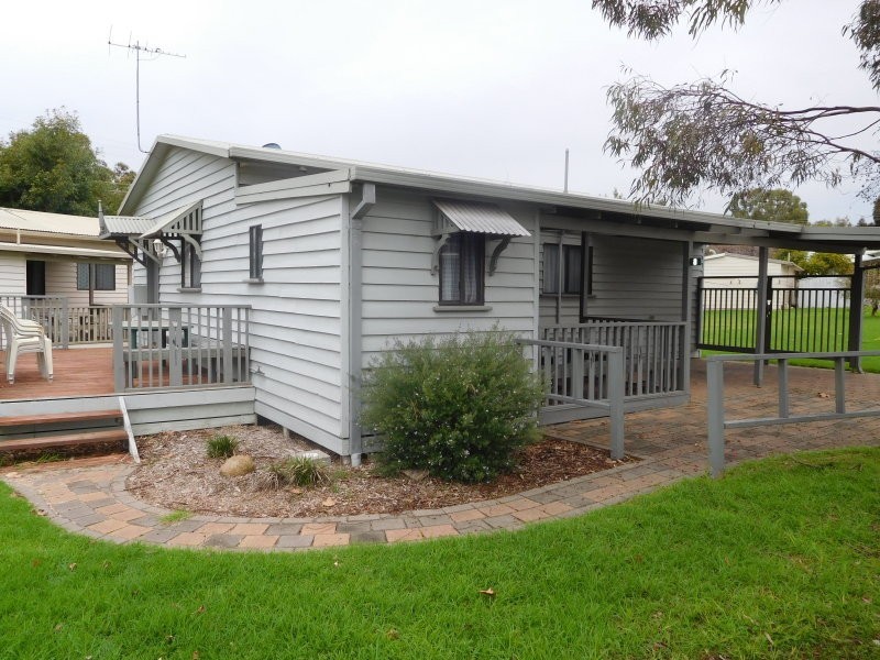 8 Spotted Gum Drive, Albury NSW 2640