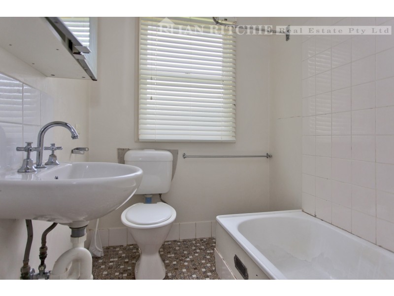 35 Hibiscus Crescent, West Albury NSW 2640