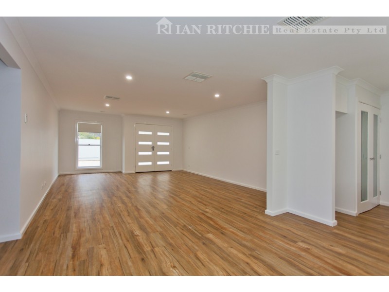 2/457 Prune Street, Lavington NSW 2641