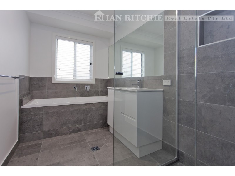 2/457 Prune Street, Lavington NSW 2641