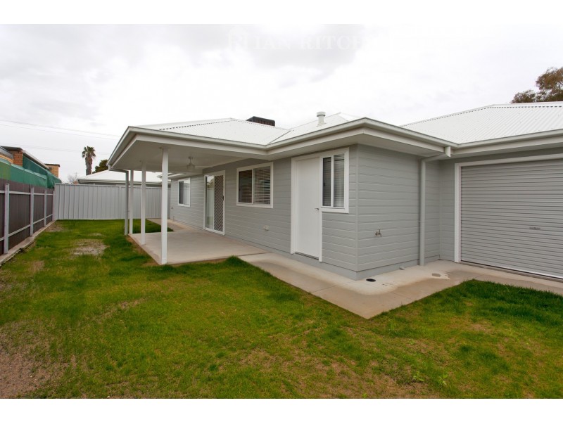 2/457 Prune Street, Lavington NSW 2641