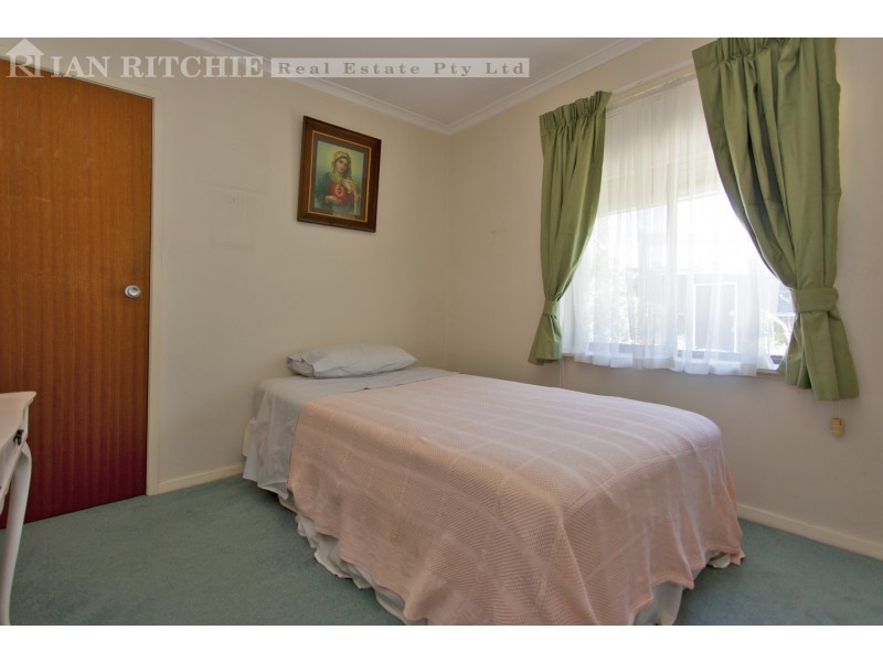 381 Elton Court, Lavington NSW 2641