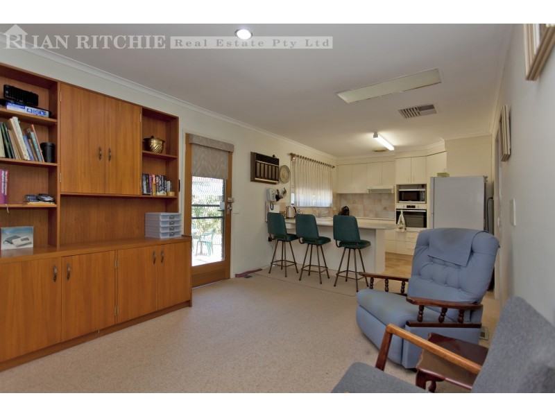 381 Elton Court, Lavington NSW 2641