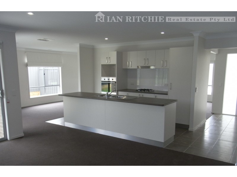 50 Gabrielle Court, Lavington NSW 2641