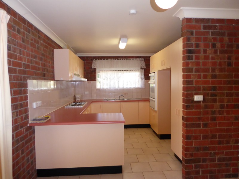 1/12 Worsley Place, Lavington NSW 2641