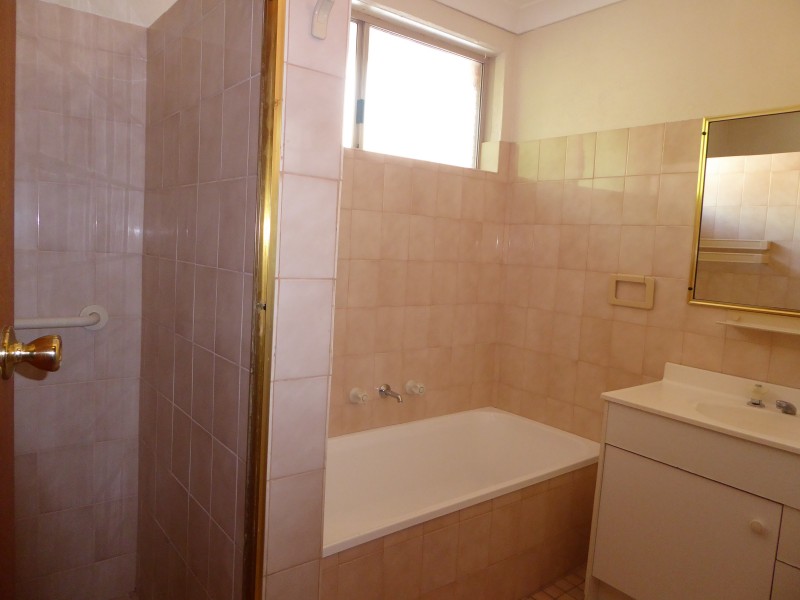 1/12 Worsley Place, Lavington NSW 2641