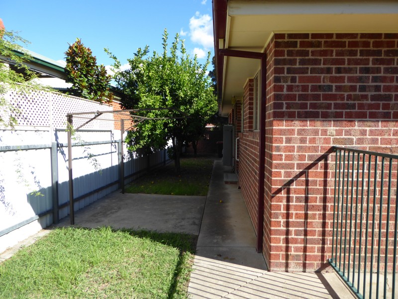 1/12 Worsley Place, Lavington NSW 2641