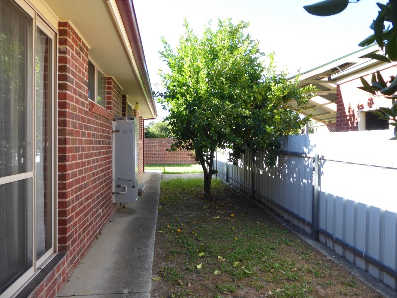 1/12 Worsley Place, Lavington NSW 2641