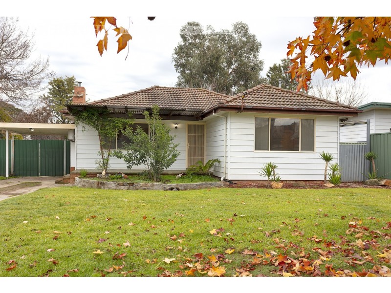 391 Hedley Crescent, Lavington NSW 2641