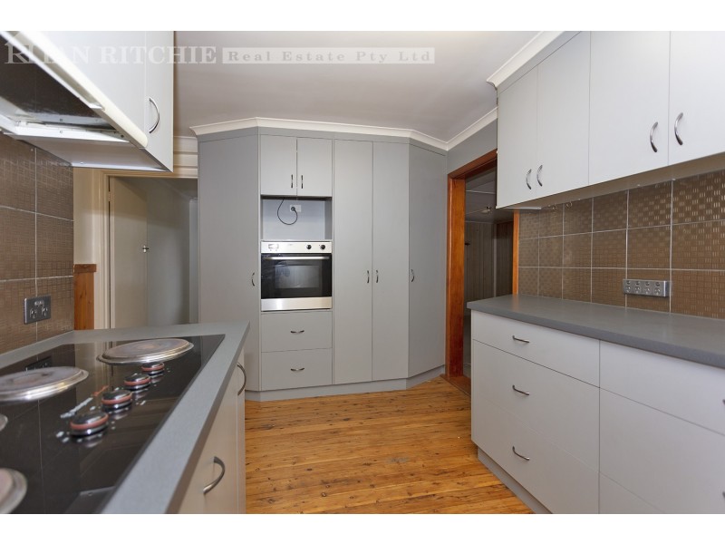 391 Hedley Crescent, Lavington NSW 2641