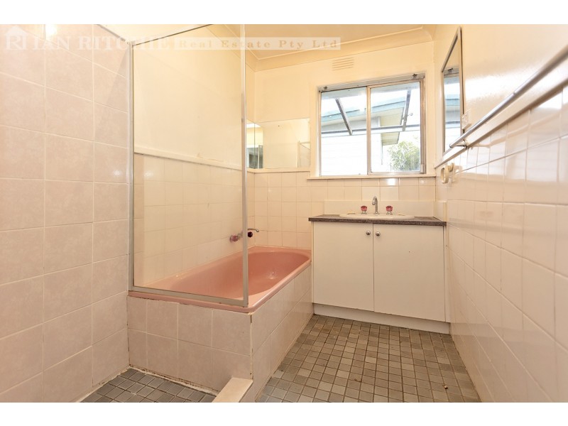 391 Hedley Crescent, Lavington NSW 2641