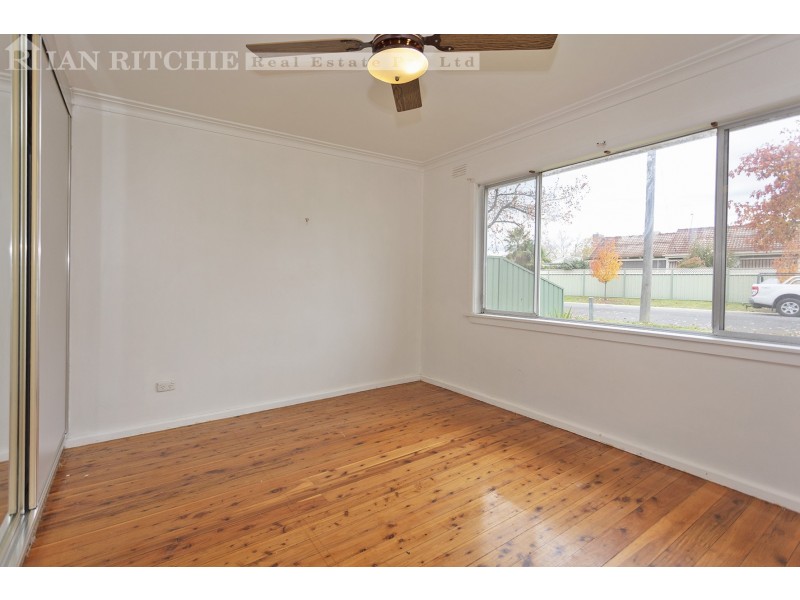 391 Hedley Crescent, Lavington NSW 2641