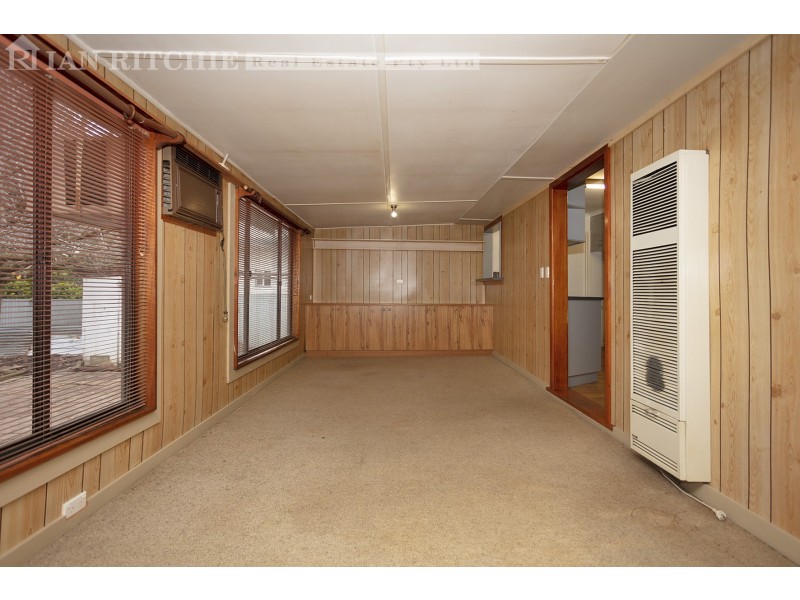 391 Hedley Crescent, Lavington NSW 2641