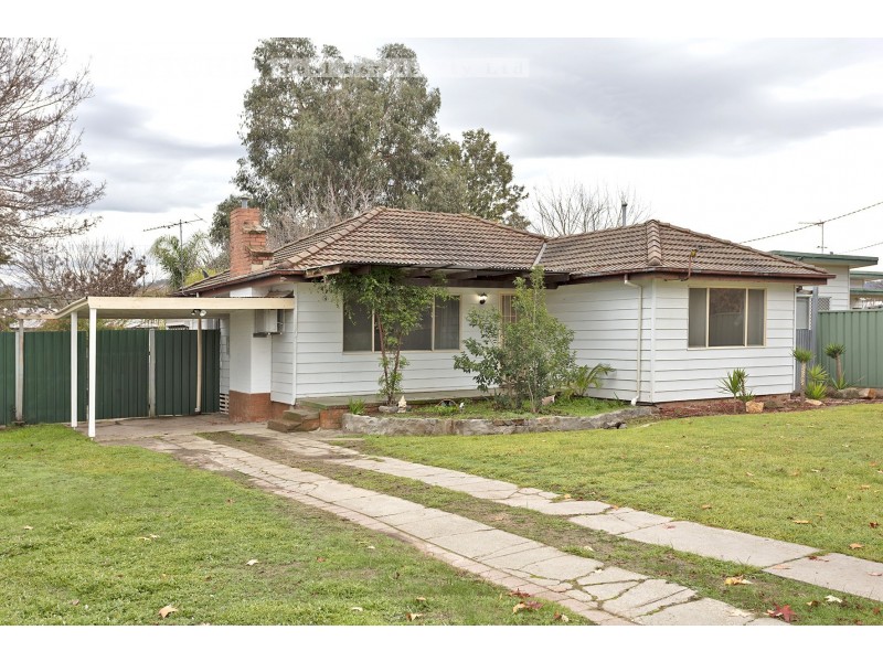 391 Hedley Crescent, Lavington NSW 2641