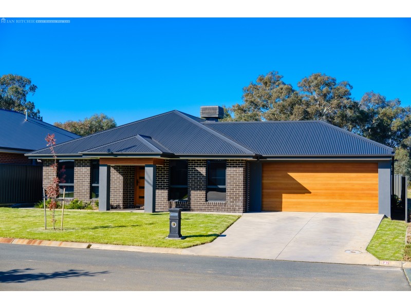 19 Lankester Court, Thurgoona NSW 2640