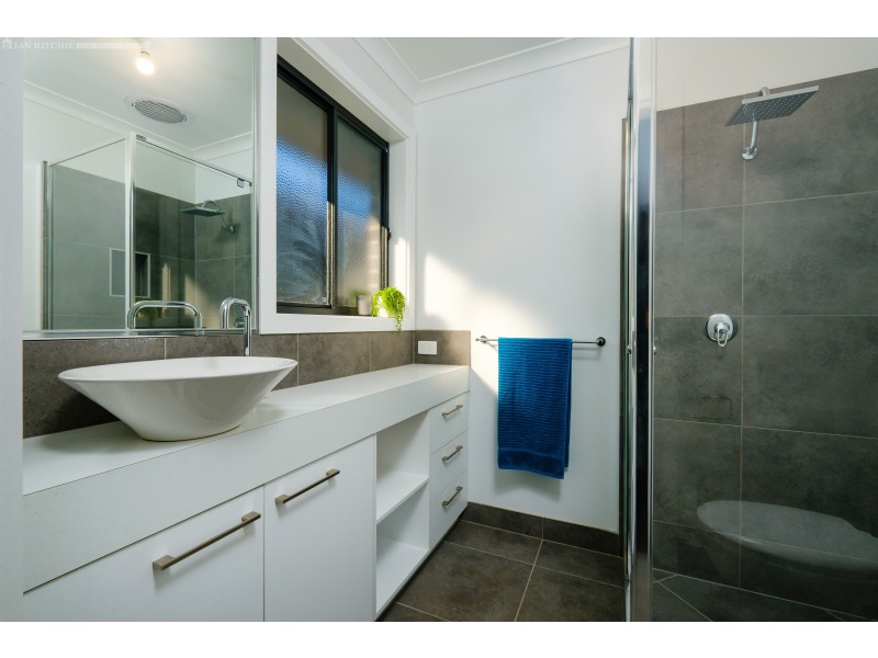 19 Lankester Court, Thurgoona NSW 2640