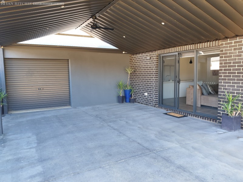 19 Lankester Court, Thurgoona NSW 2640