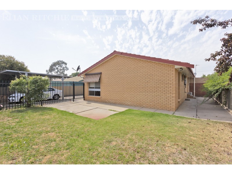 1 & 2/449 Griffith Road, Lavington NSW 2641